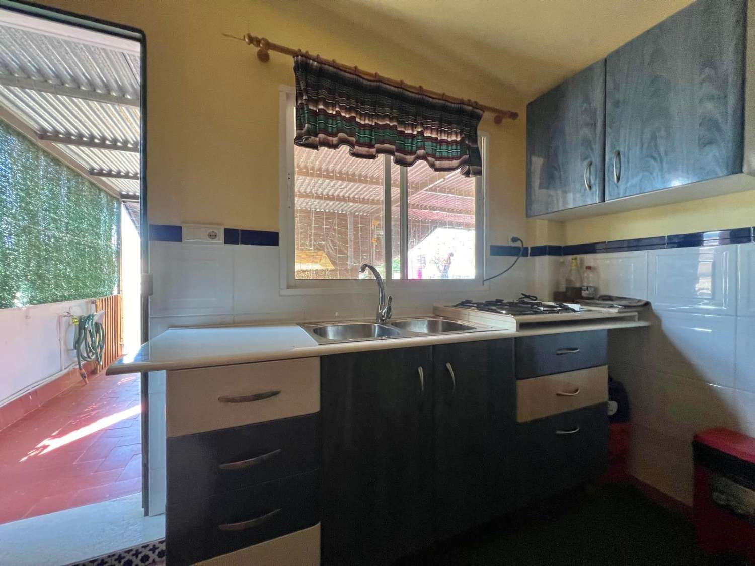 House with large terrace for sale in Velez de Benaudalla