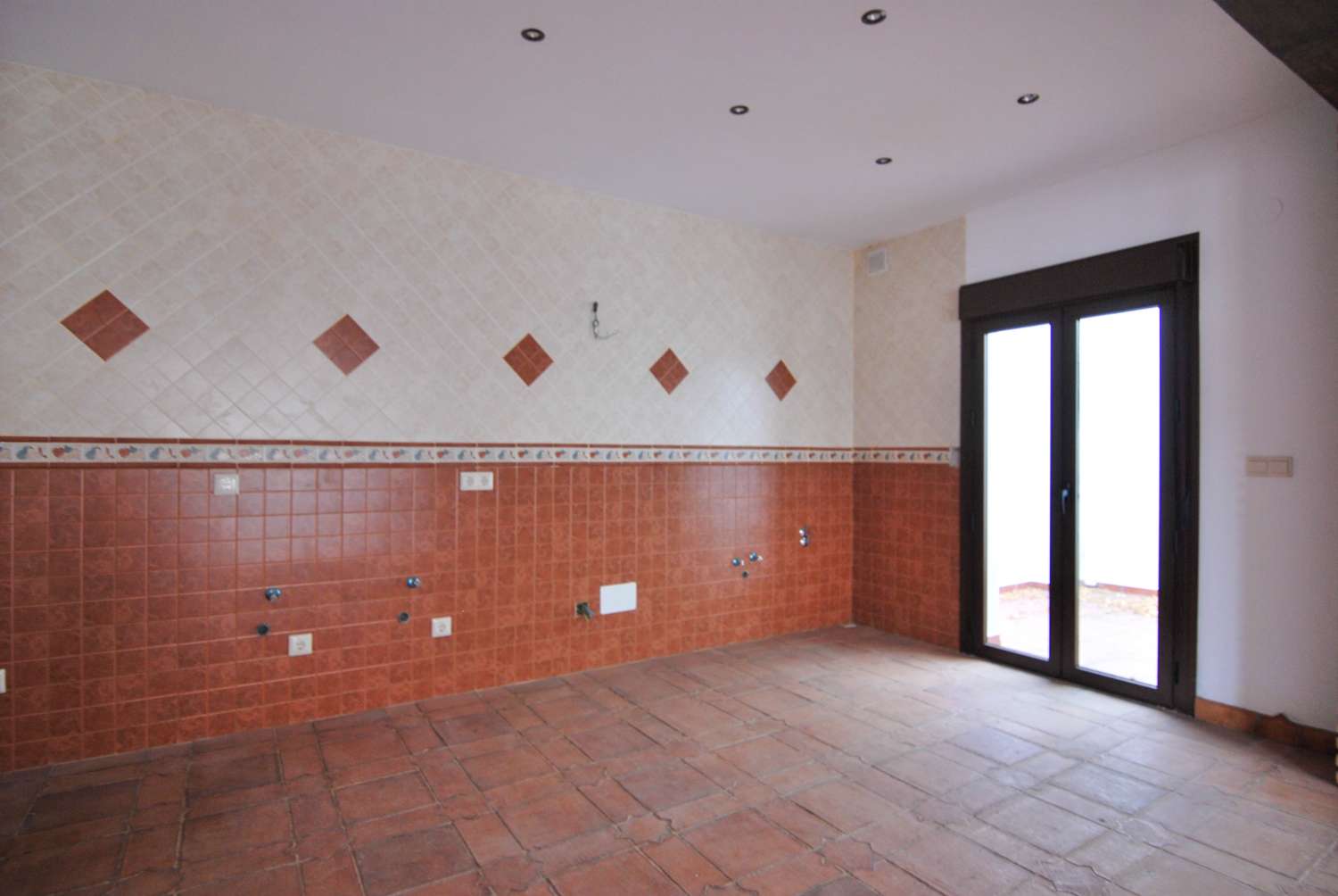 Spektakuläres Haus mit Schwimmbad zu verkaufen in Vélez de Benaudalla