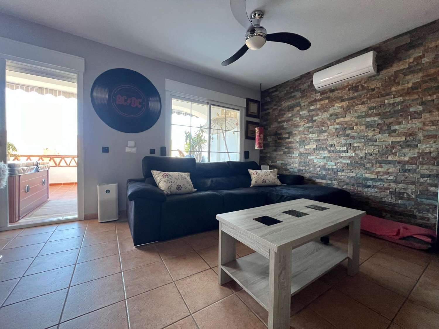 House for sale with mountain views in Velez de Benaudalla