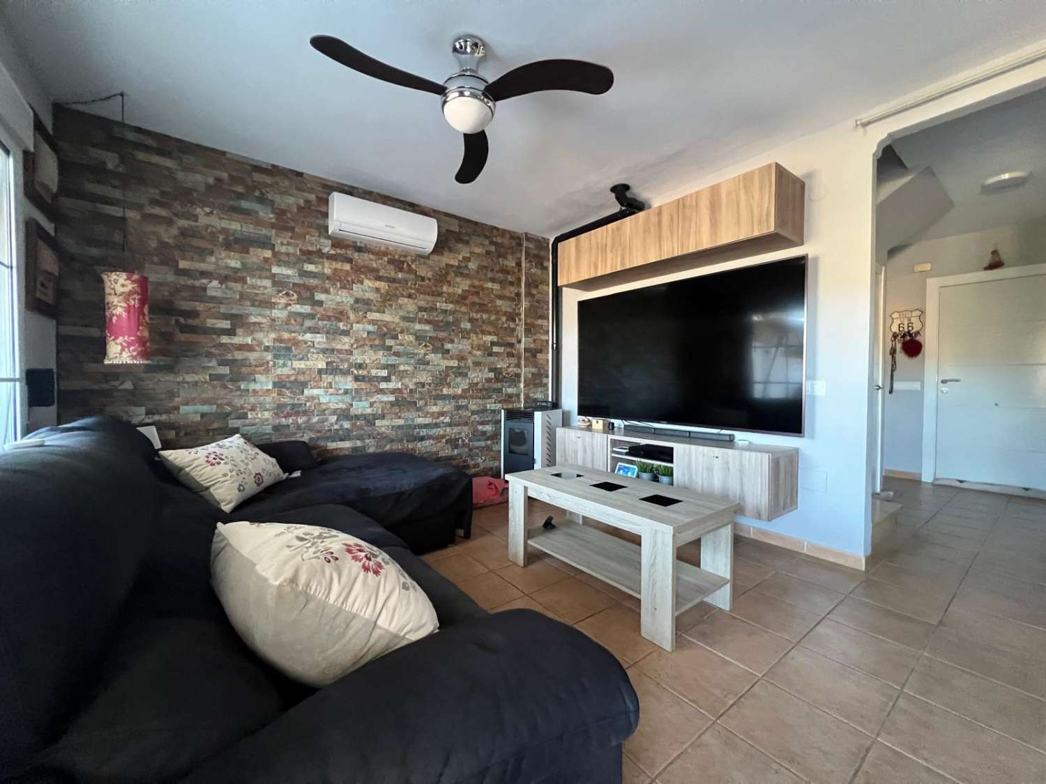 House for sale with mountain views in Velez de Benaudalla