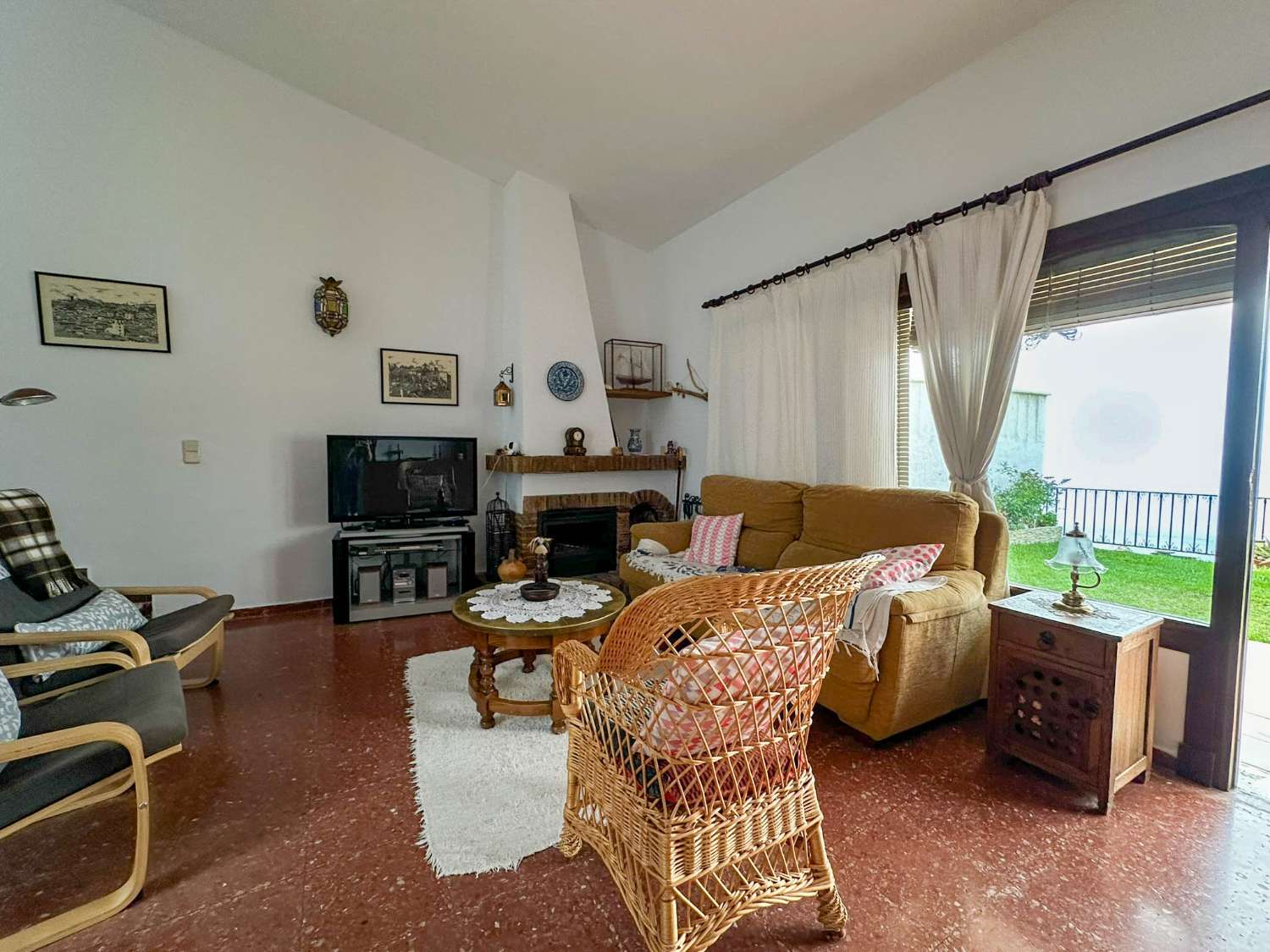 House with beautiful sea views for sale