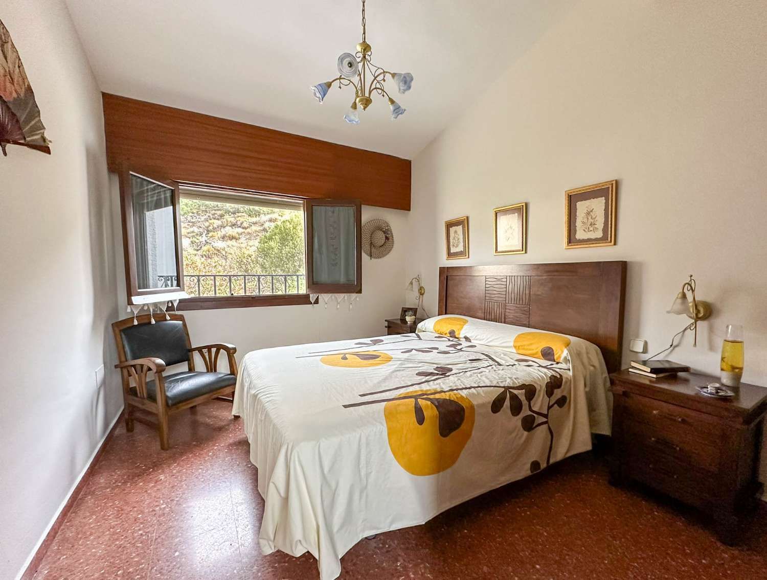 House with beautiful sea views for sale
