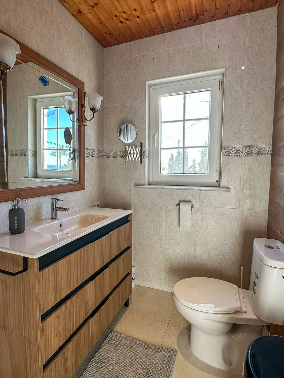 Villa with apartment for rent in Salobrena