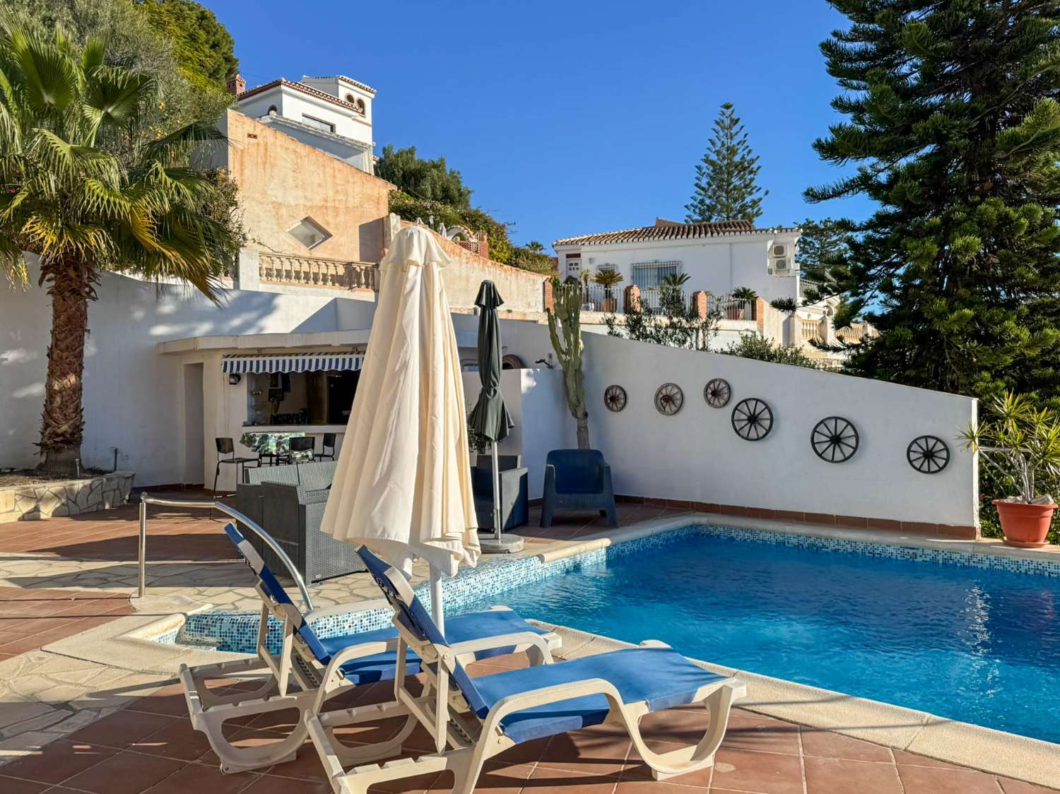 Villa with apartment for rent in Salobrena