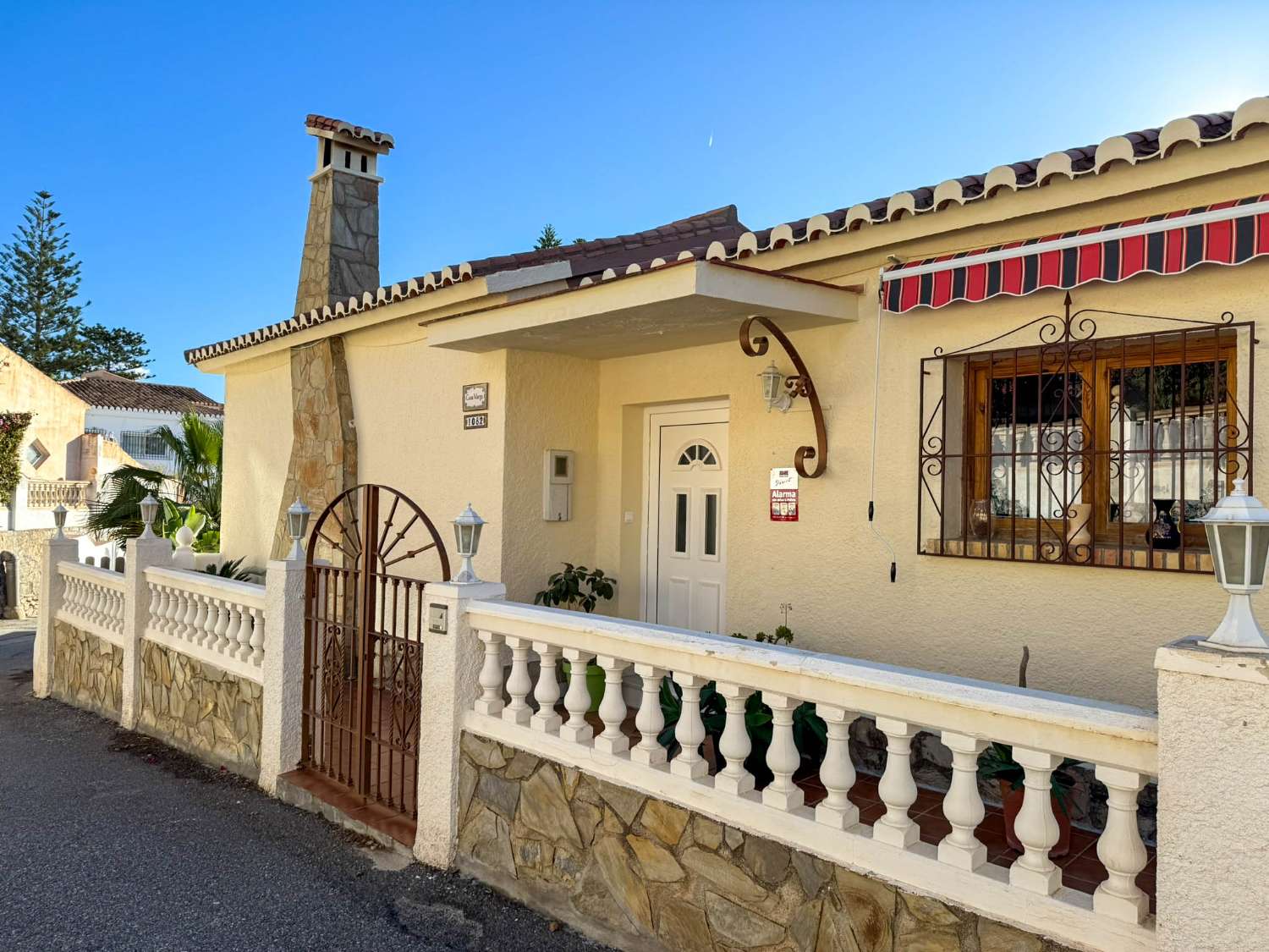Villa with apartment for rent in Salobrena