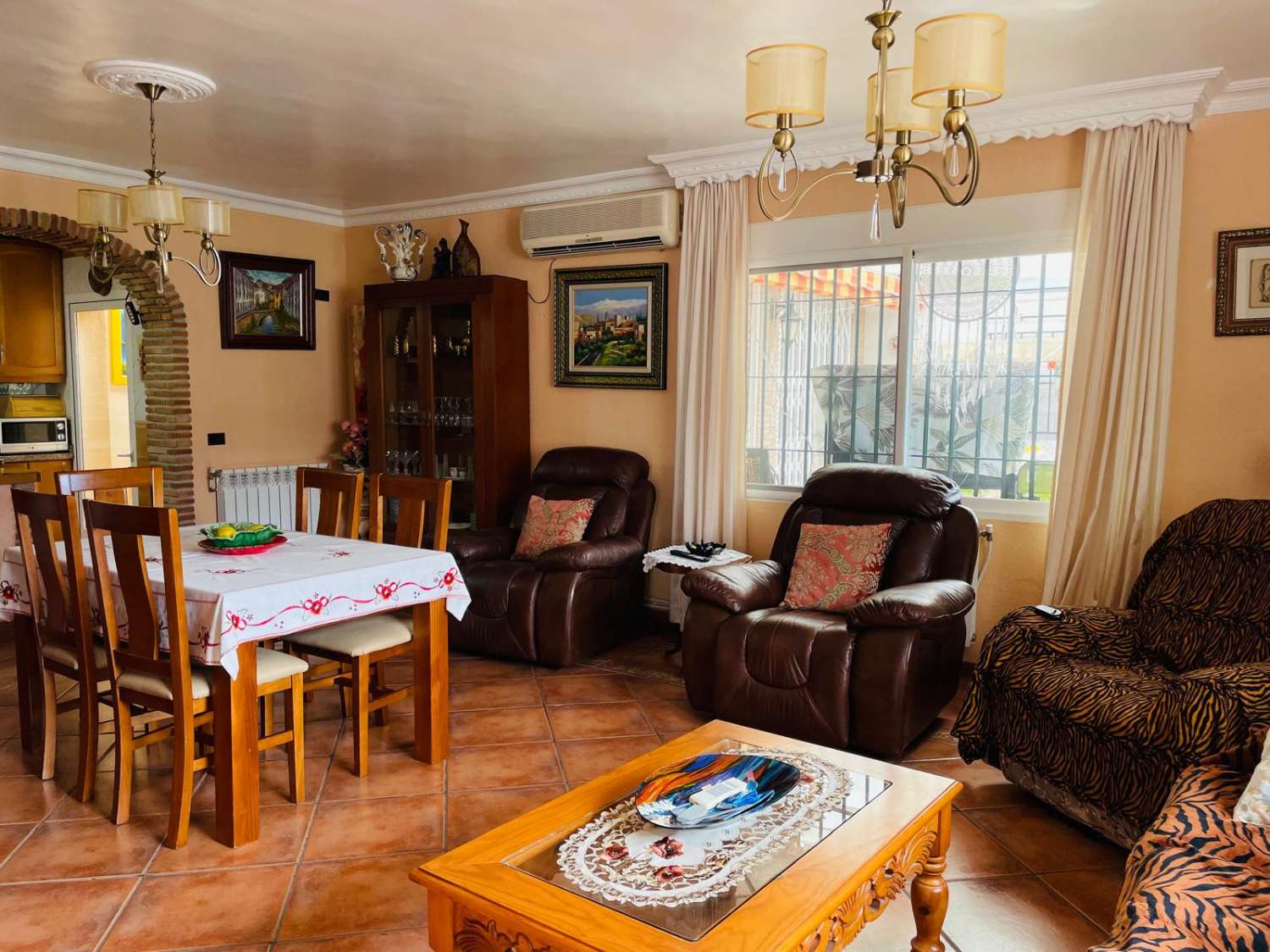 Spacious Detached House for sale in Almuñecar