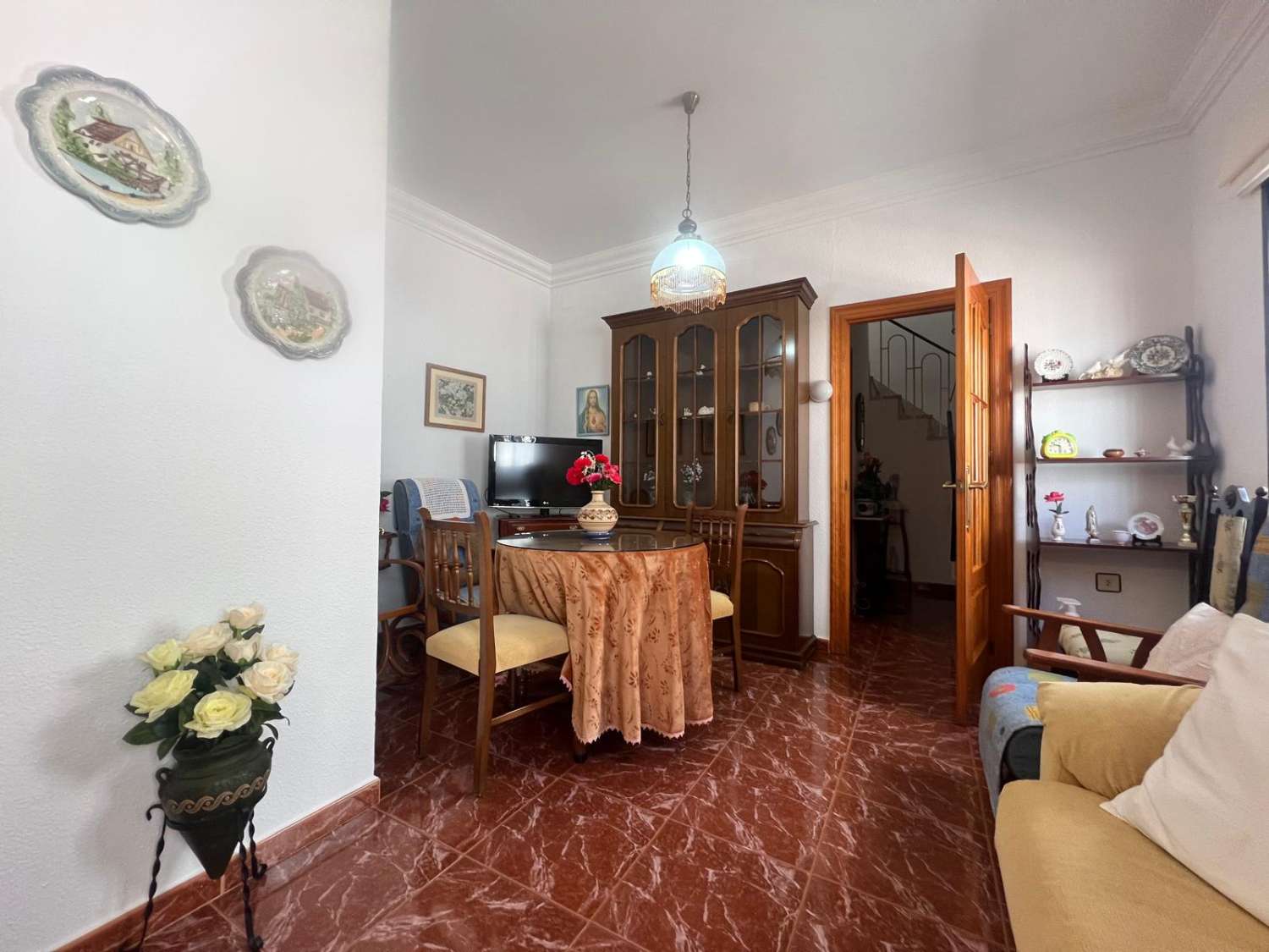 Amplia casa de pueblo en venta en Salobreña