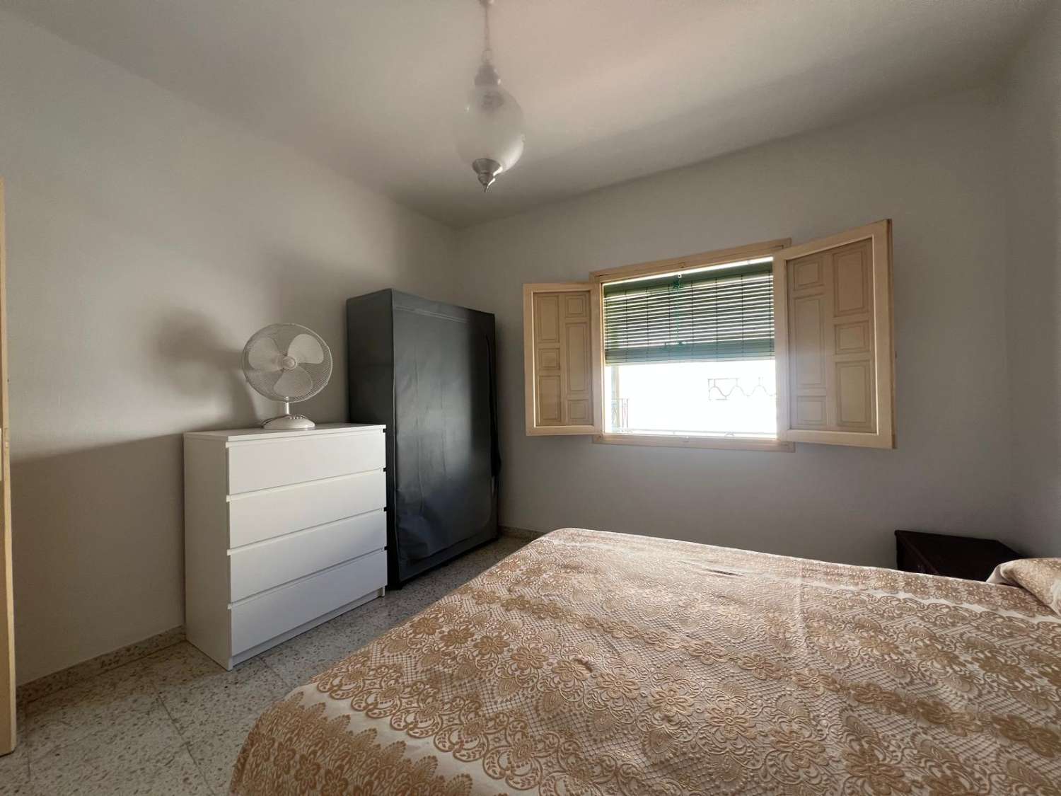 Amplia casa de pueblo en venta en Salobreña