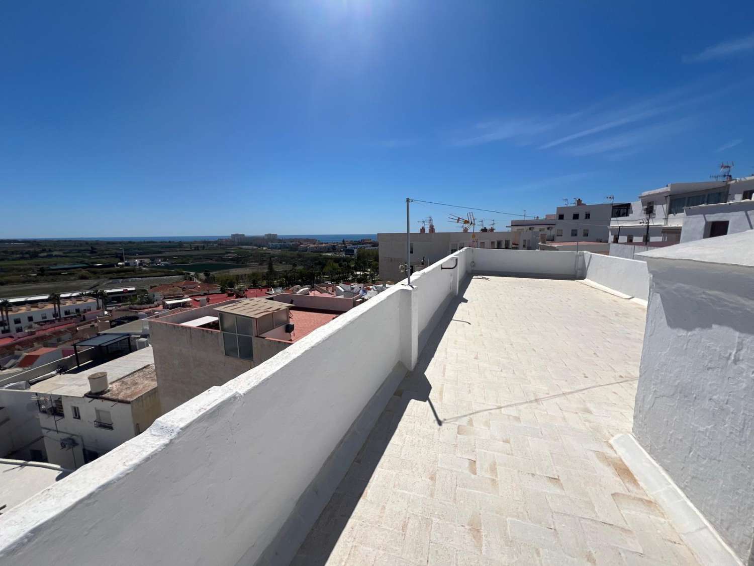 Amplia casa de pueblo en venta en Salobreña