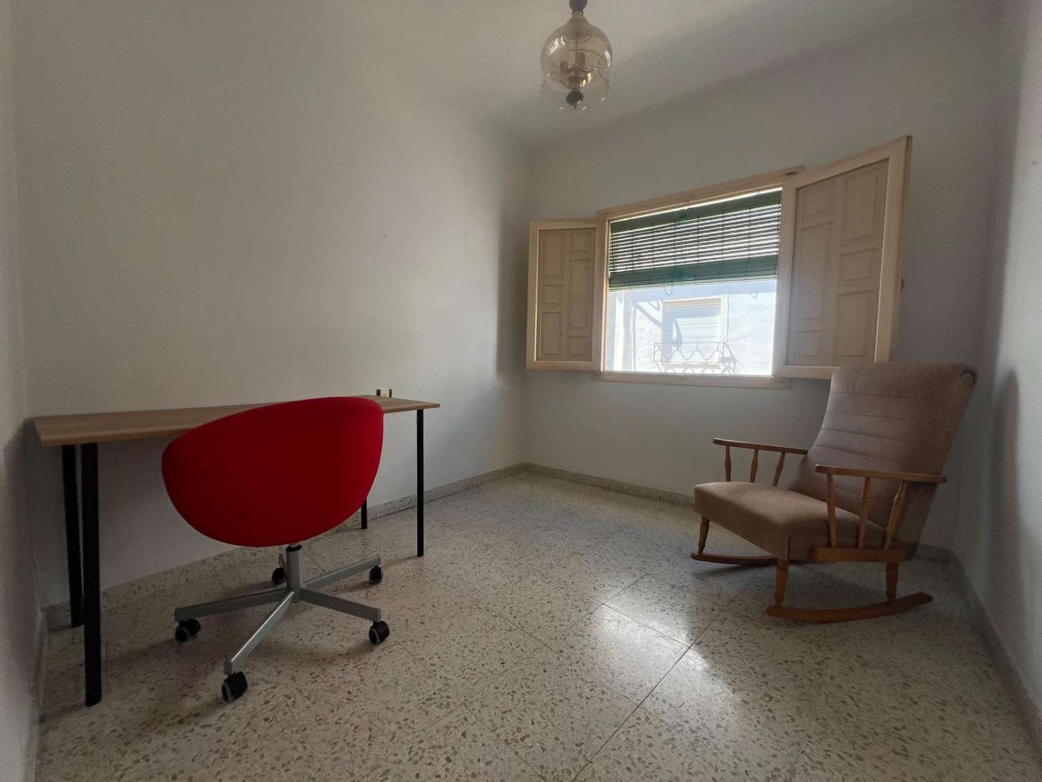 Amplia casa de pueblo en venta en Salobreña