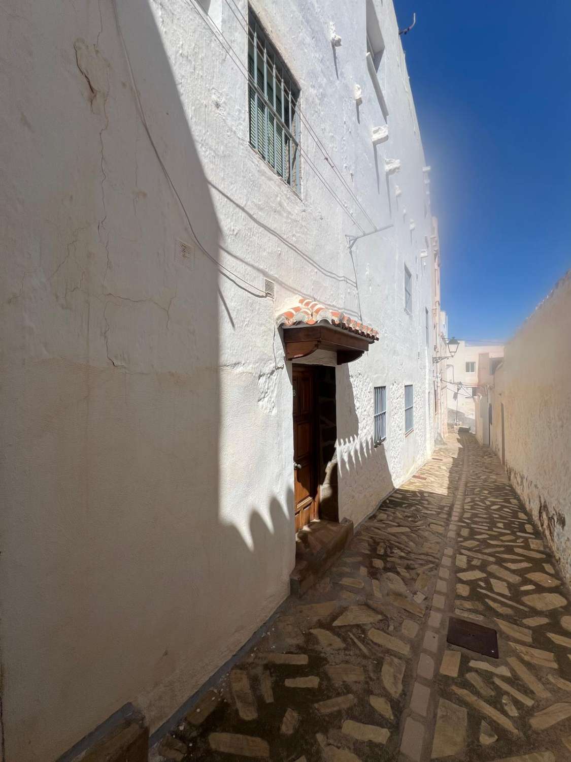 Amplia casa de pueblo en venta en Salobreña