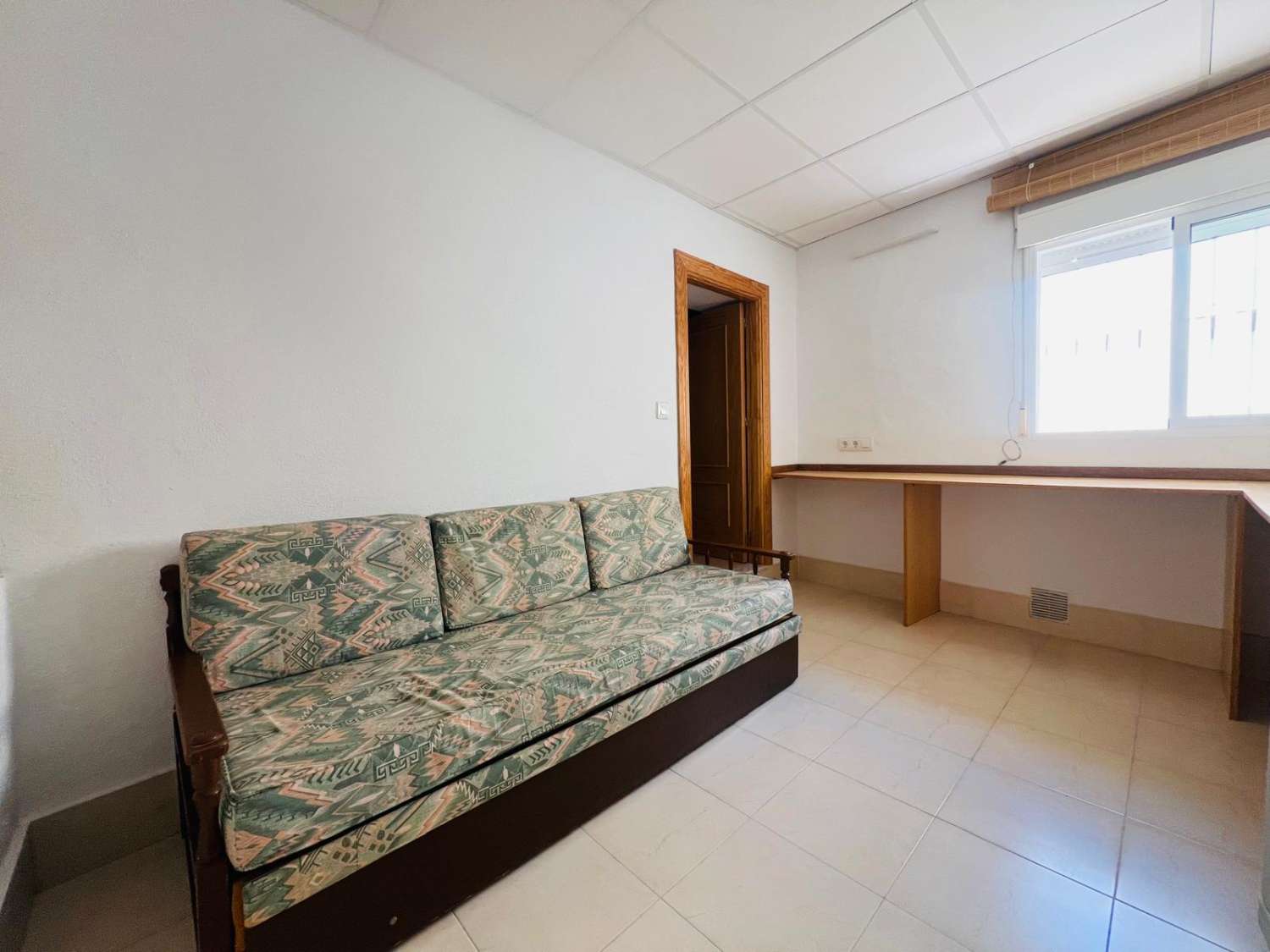Amplia casa de pueblo en venta en Salobreña