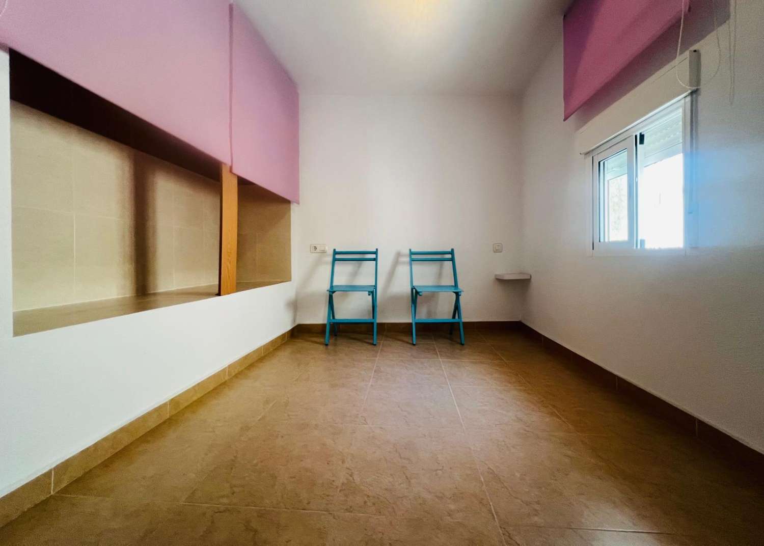 Amplia casa de pueblo en venta en Salobreña