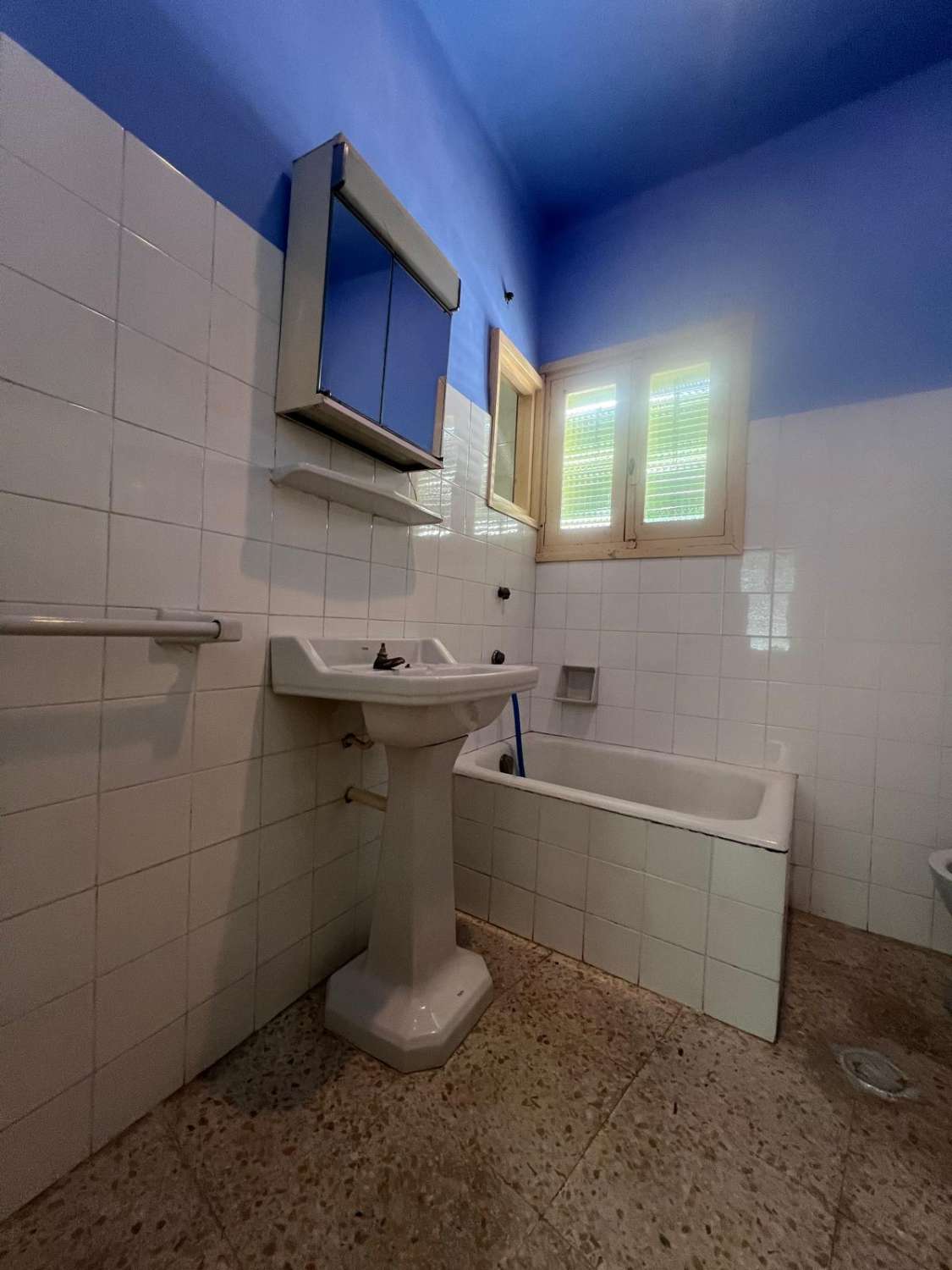 Amplia casa de pueblo en venta en Salobreña