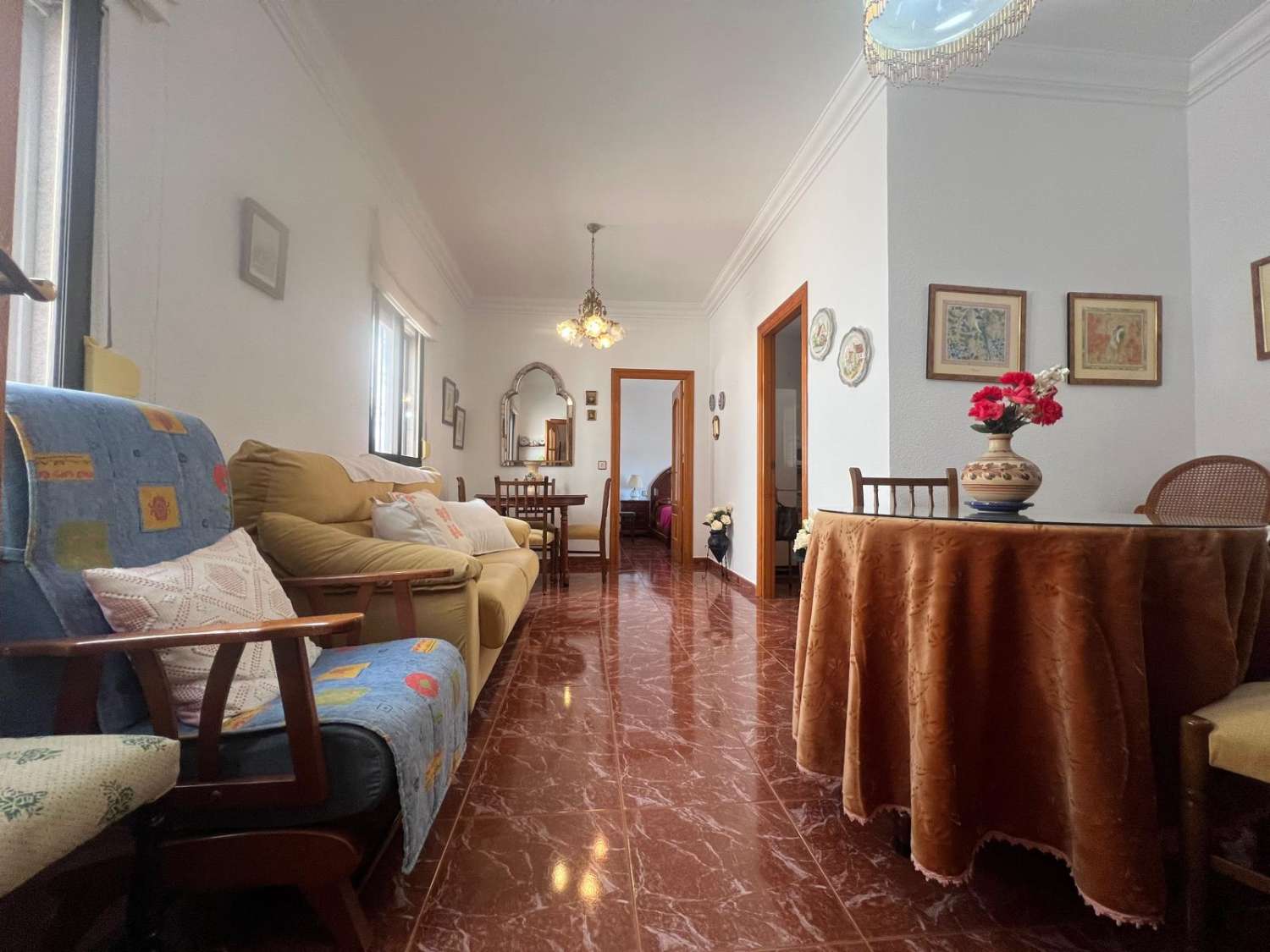 Amplia casa de pueblo en venta en Salobreña