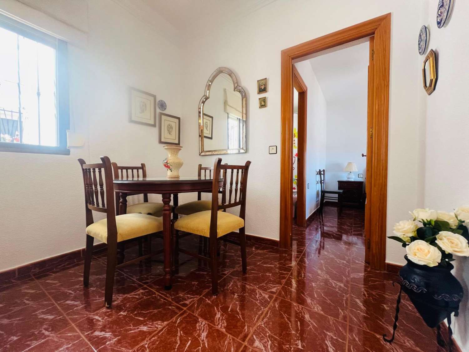 Amplia casa de pueblo en venta en Salobreña