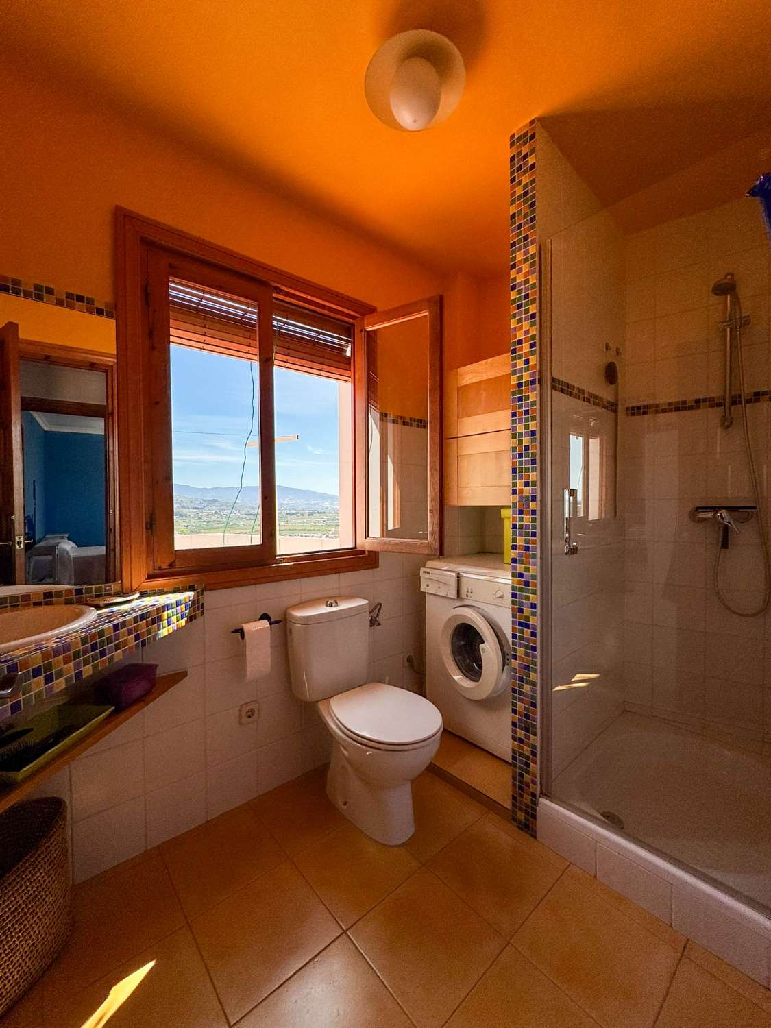 Amplia y luminosa casa en venta en Salobreña