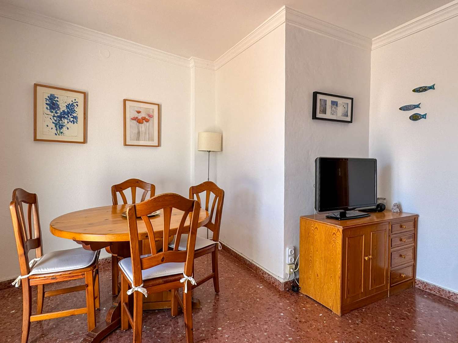Amplia y luminosa casa en venta en Salobreña