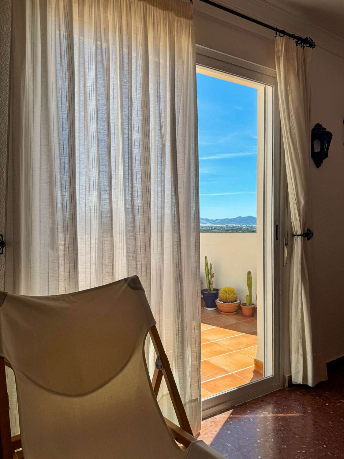 Amplia y luminosa casa en venta en Salobreña