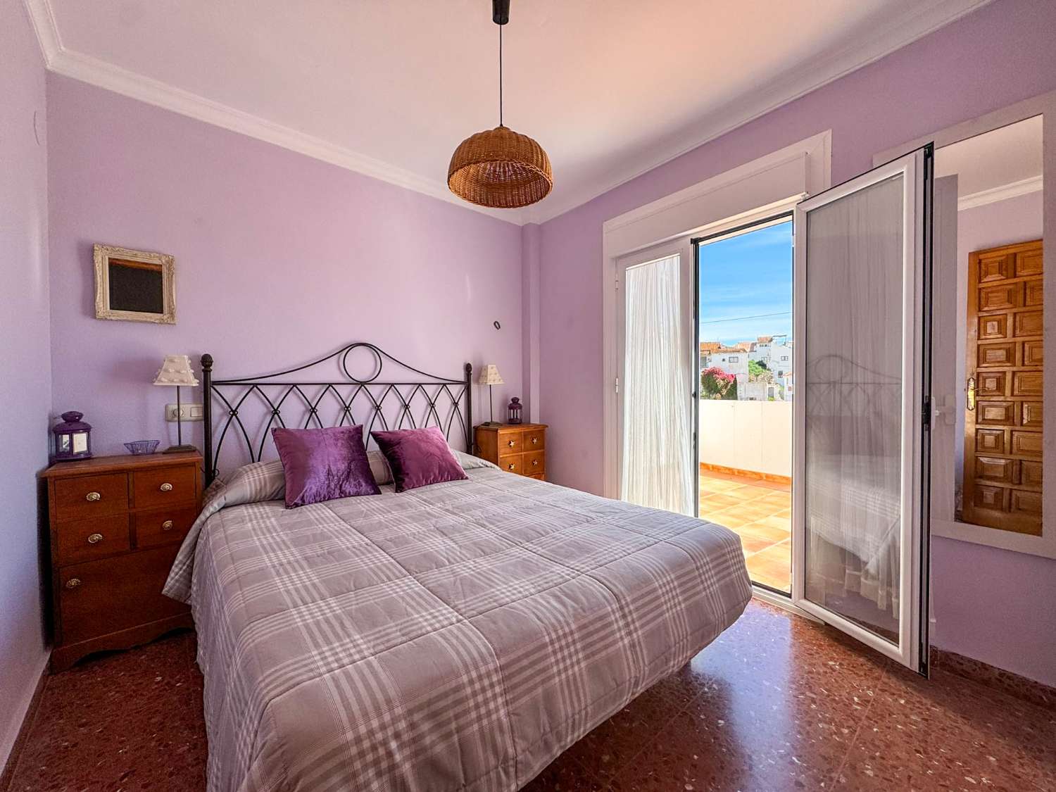 Amplia y luminosa casa en venta en Salobreña