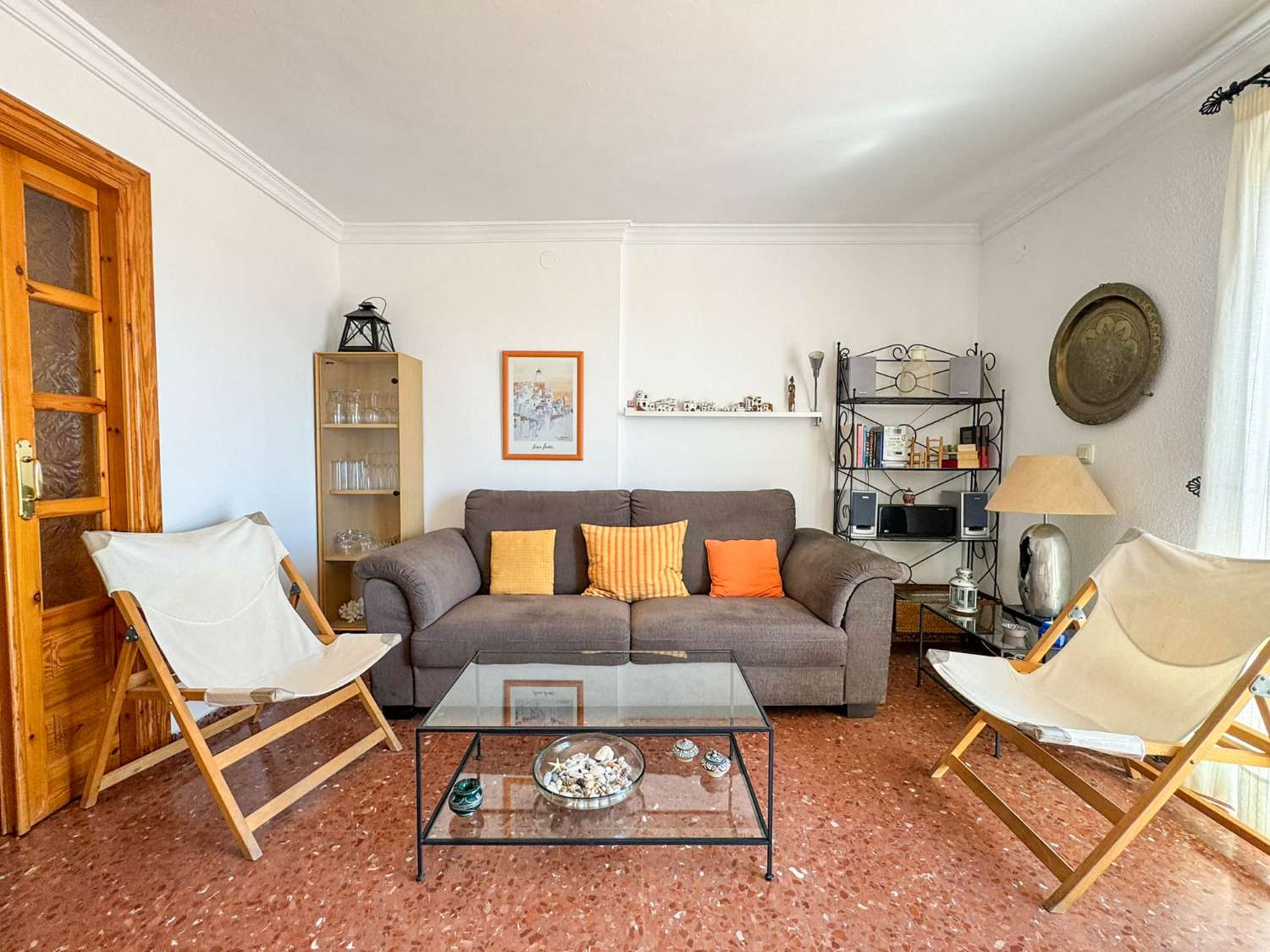 Amplia y luminosa casa en venta en Salobreña