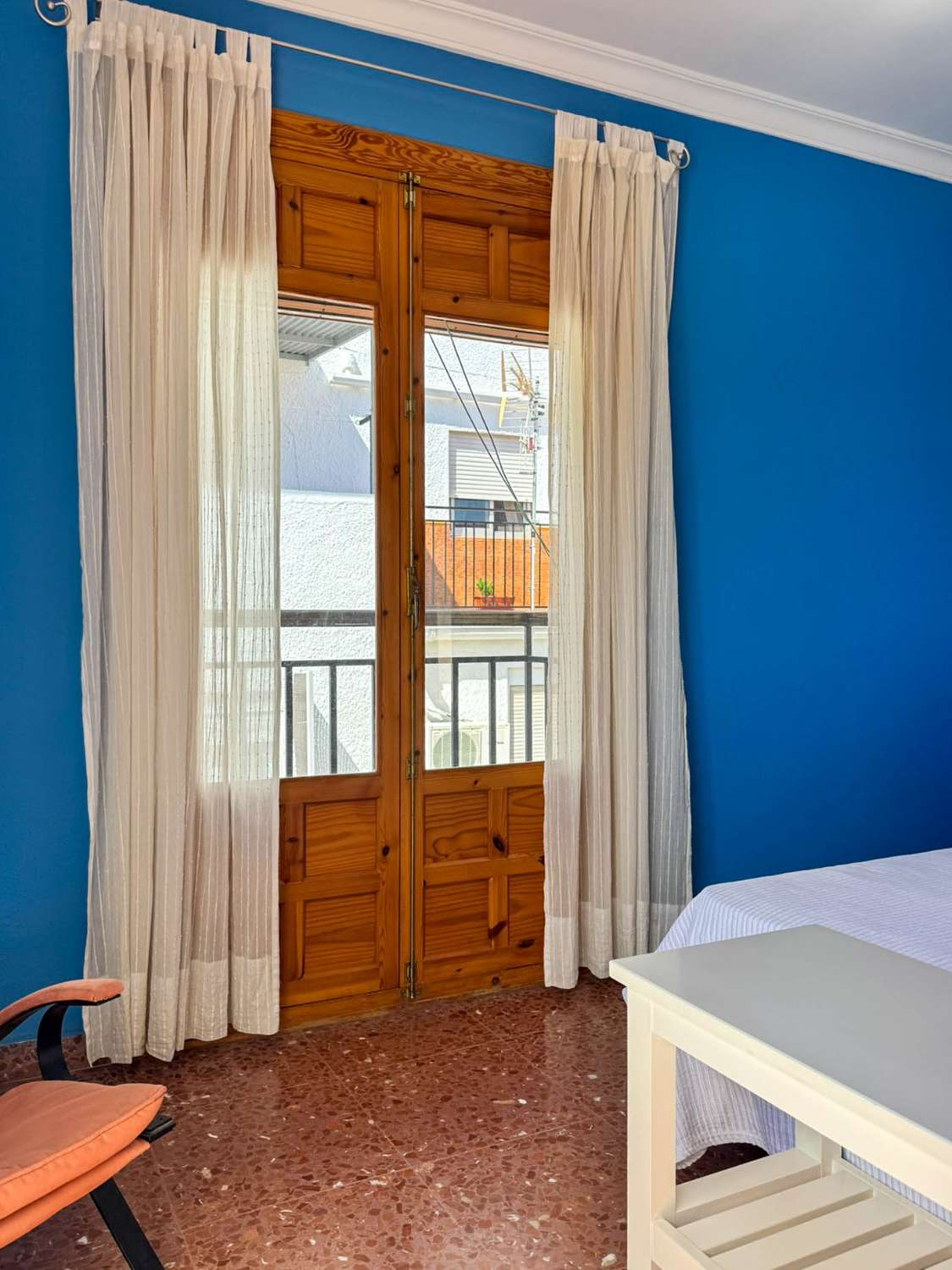 Amplia y luminosa casa en venta en Salobreña