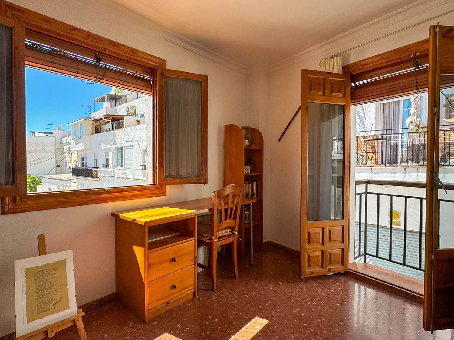 Amplia y luminosa casa en venta en Salobreña