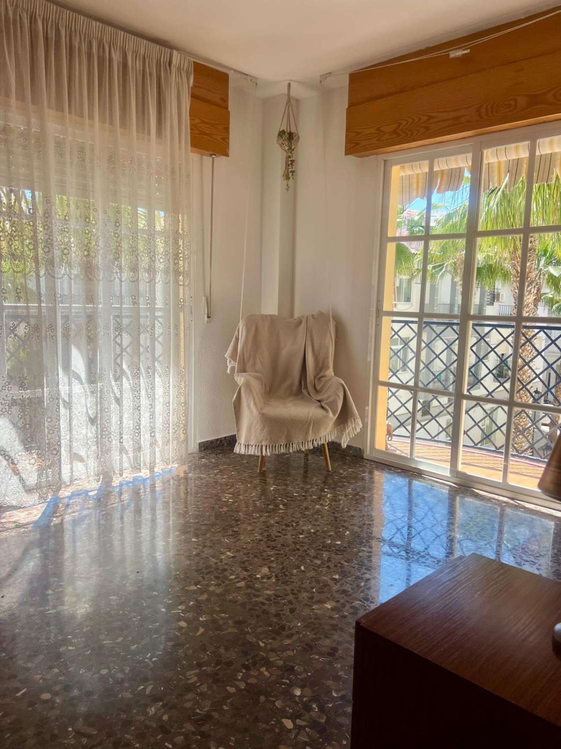 Amplio piso en venta en el centro de Salobreña (zona baja)