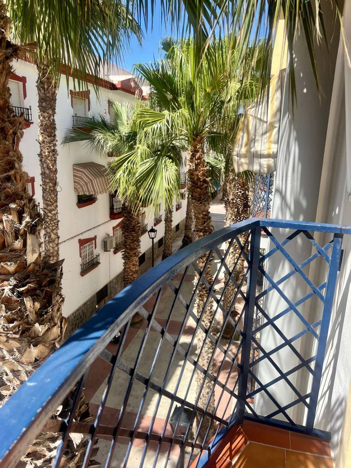 Amplio piso en venta en el centro de Salobreña (zona baja)