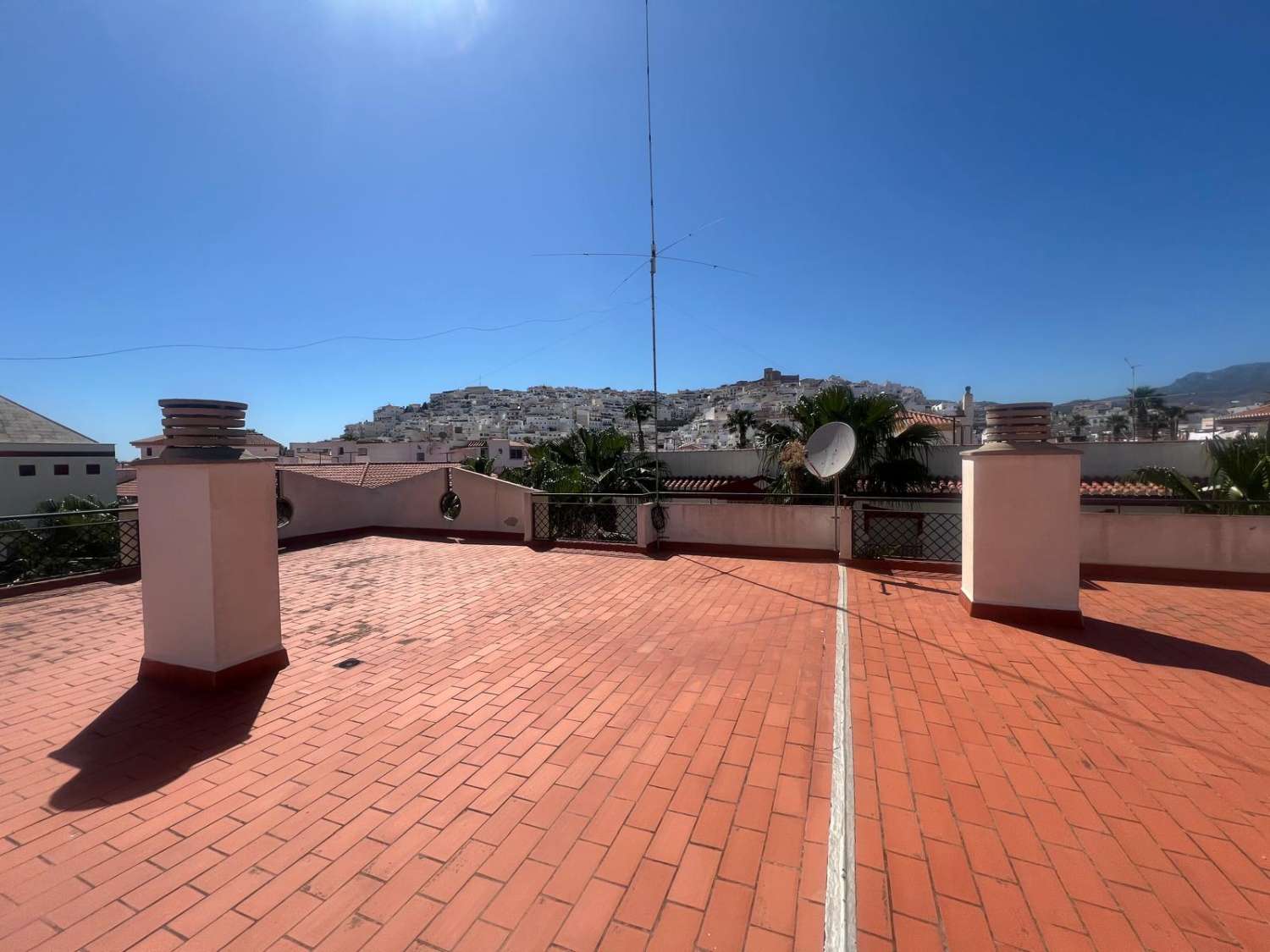 Amplio piso en venta en el centro de Salobreña (zona baja)