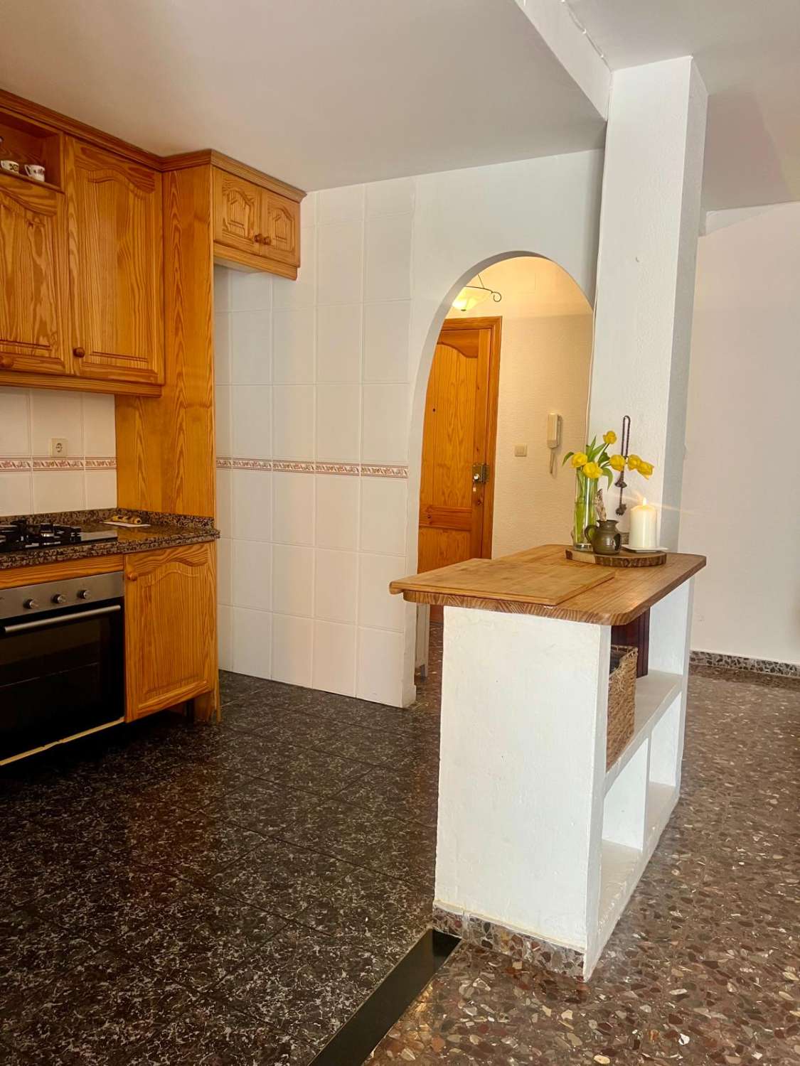 Amplio piso en venta en el centro de Salobreña (zona baja)