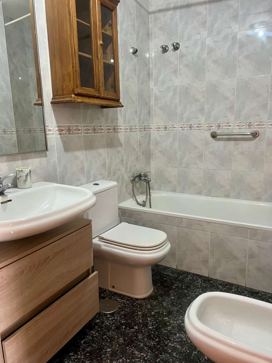 Amplio piso en venta en el centro de Salobreña (zona baja)