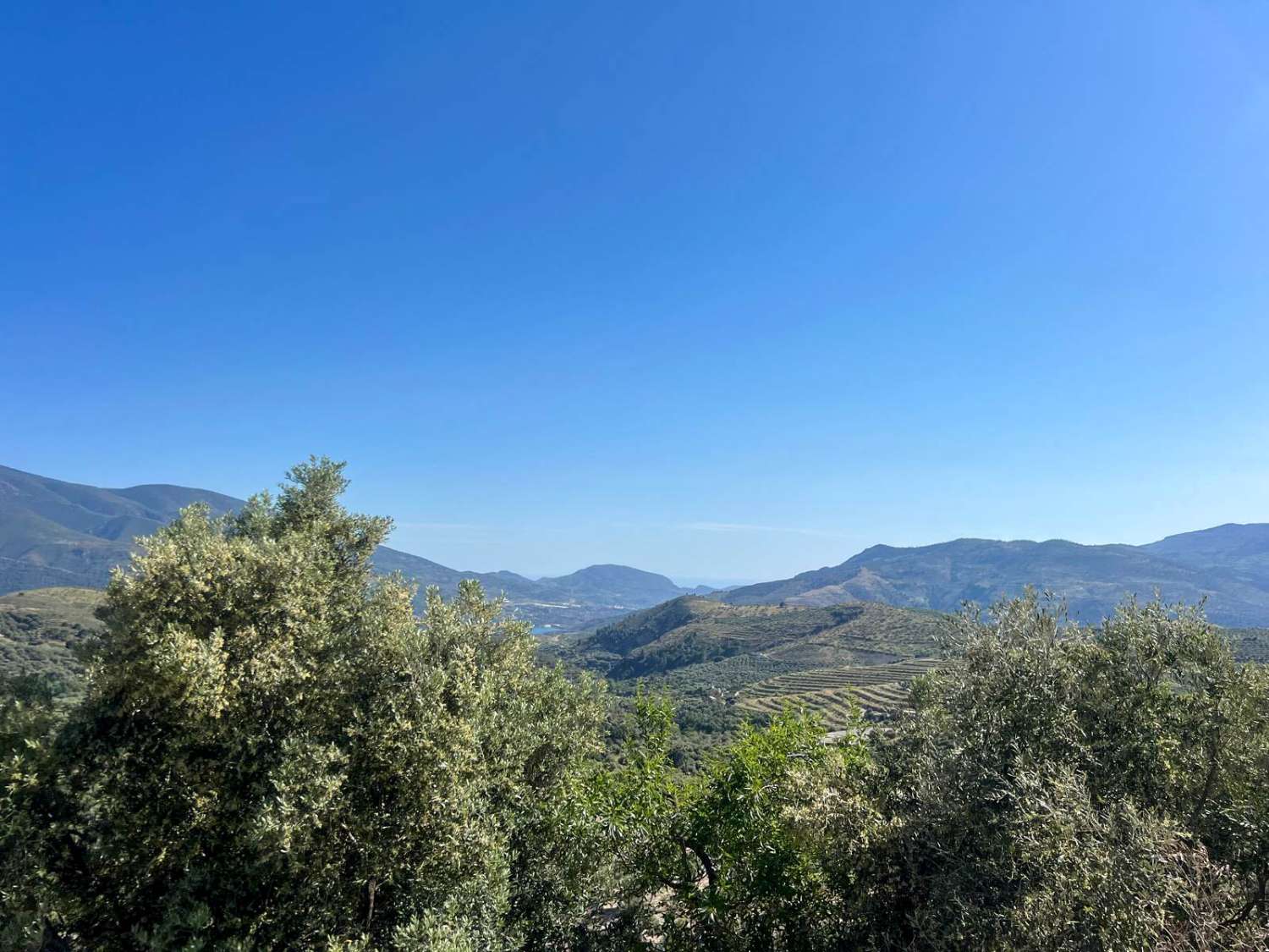 Casa de campo con amplio terreno en Lanjarón