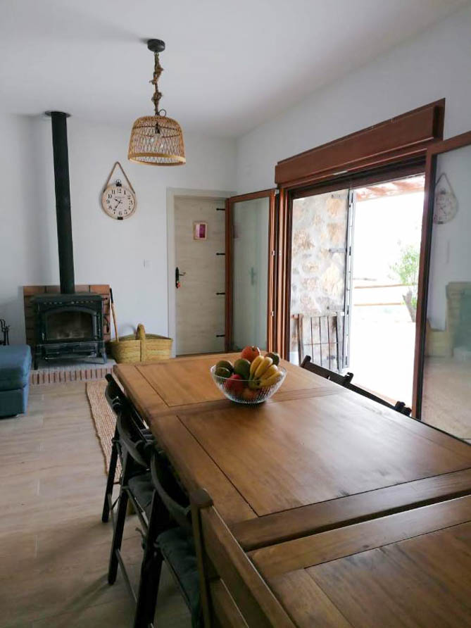 Casa de campo con amplio terreno en Lanjarón