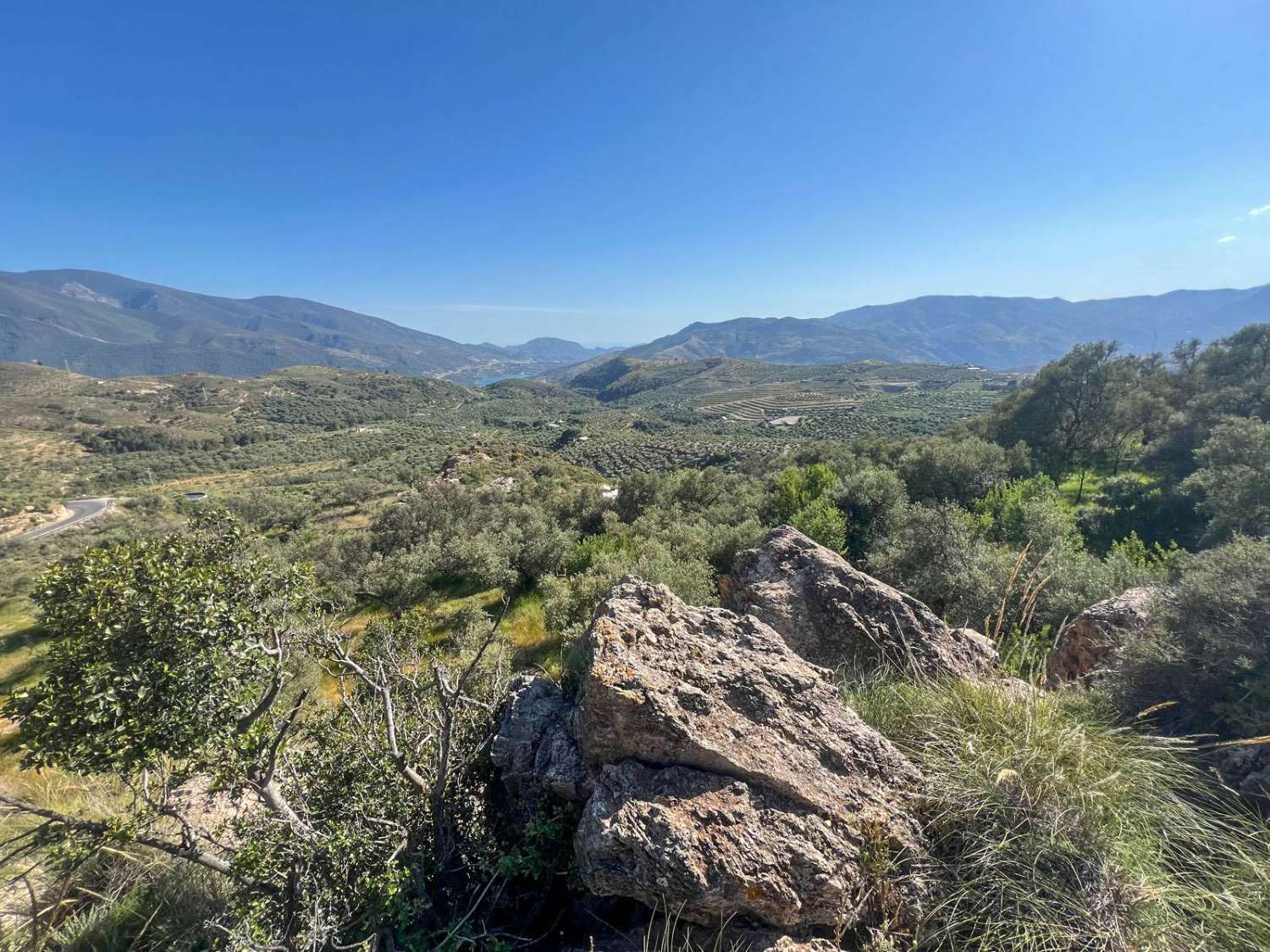 Casa de campo con amplio terreno en Lanjarón