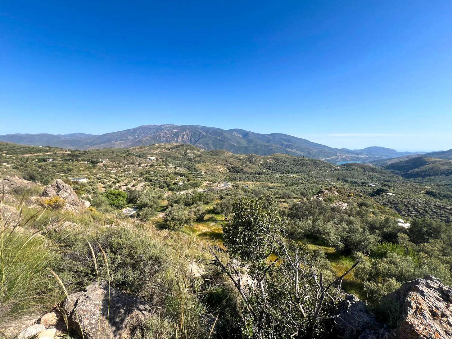 Casa de campo con amplio terreno en Lanjarón