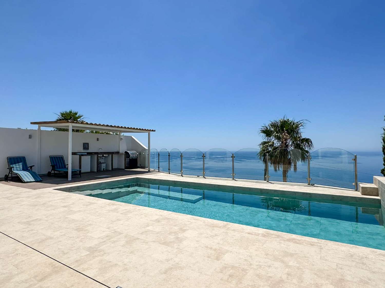 Casa en alquiler con vistas al mar en la urbanización de Alfamar