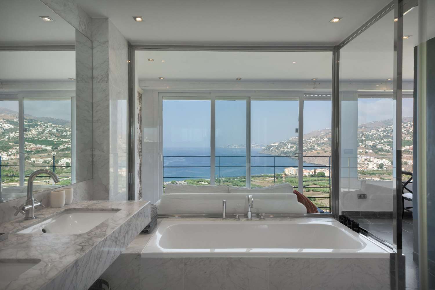 Espectacular casa en venta reformada con vistas al mar