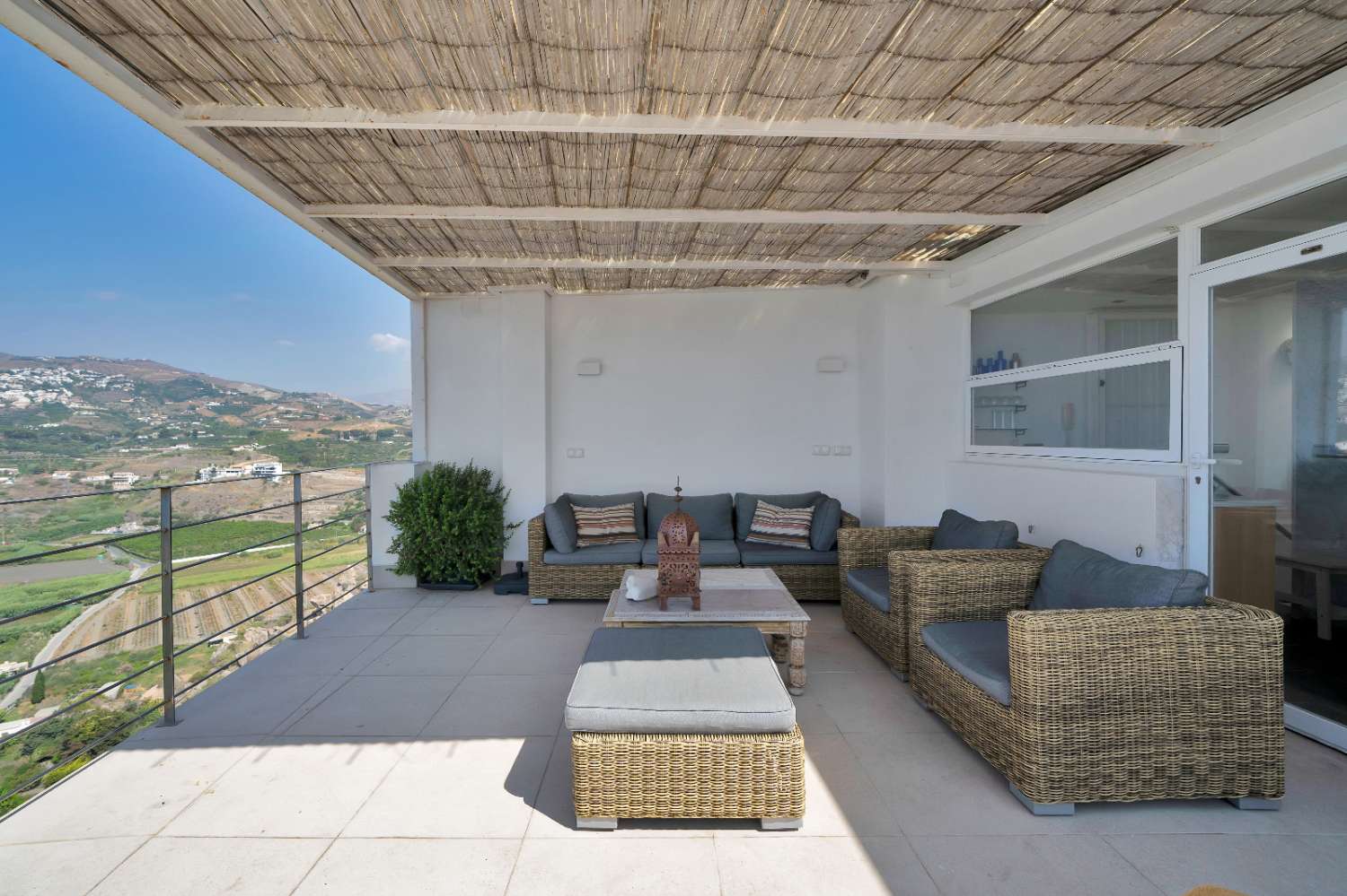 Espectacular casa en venta reformada con vistas al mar