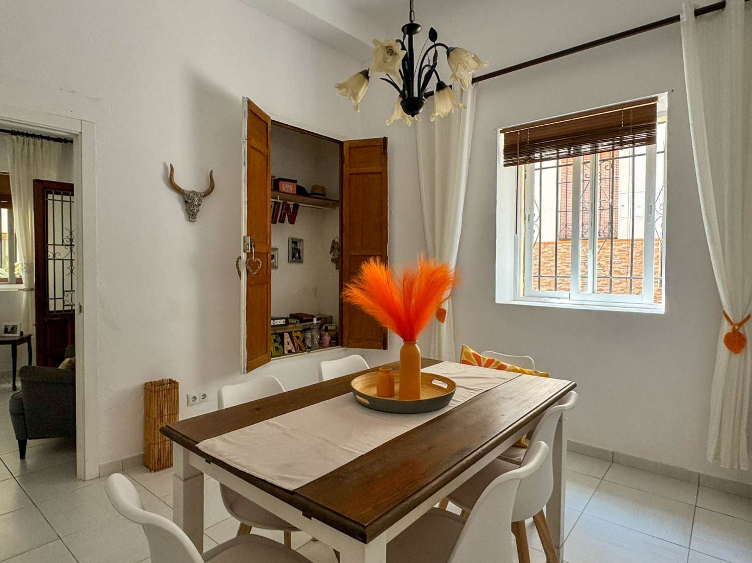 Amplia y luminosa casa en venta en Ítrabo