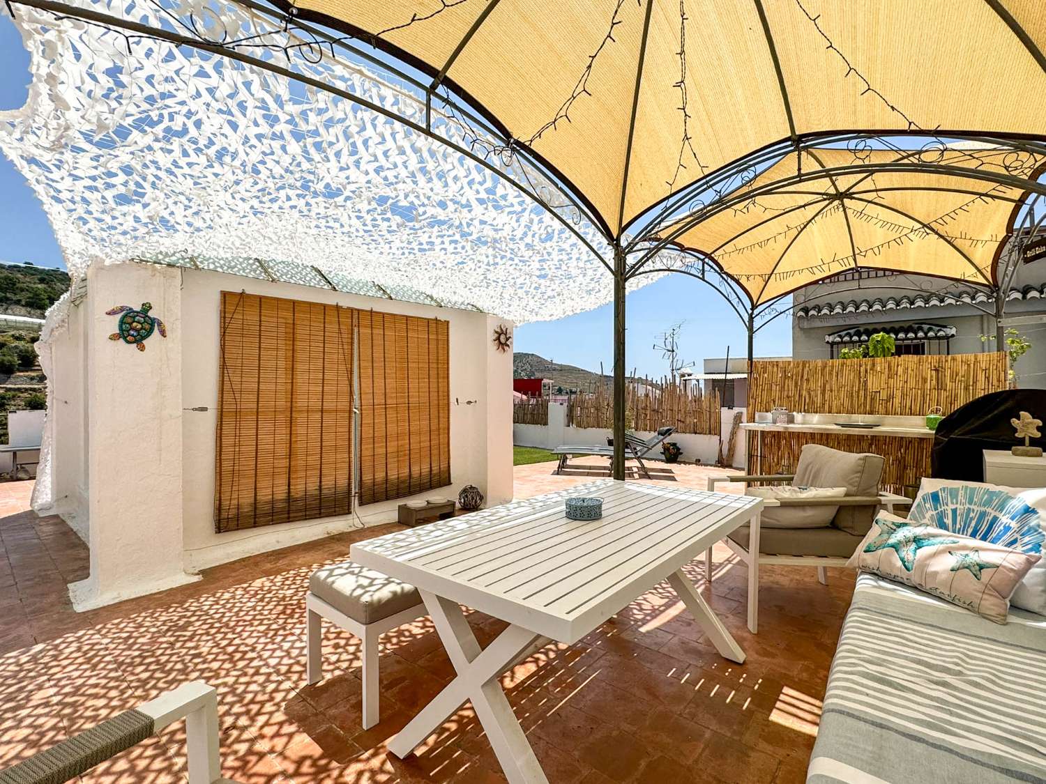 Amplia y luminosa casa en venta en Ítrabo