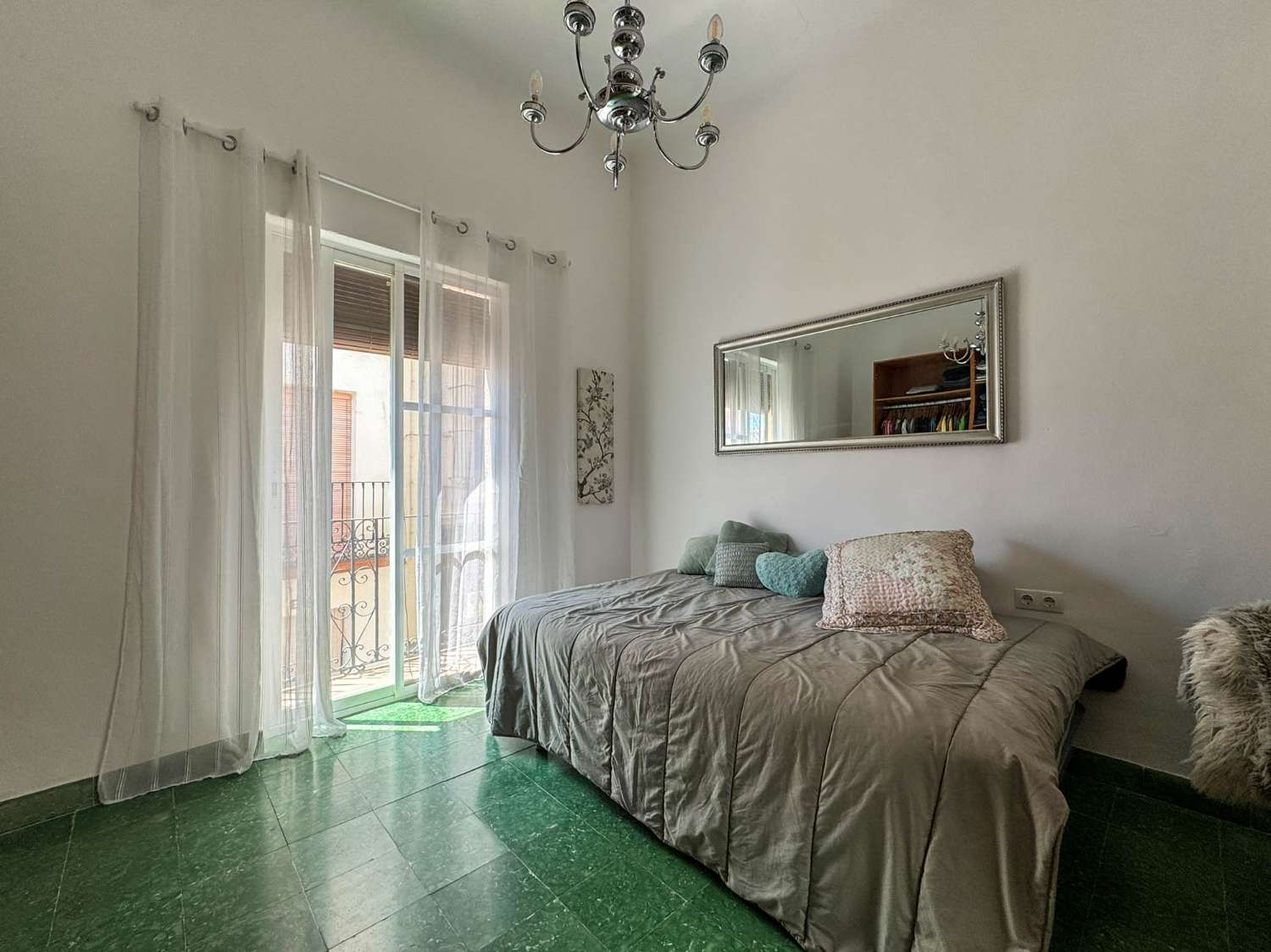 Amplia y luminosa casa en venta en Ítrabo