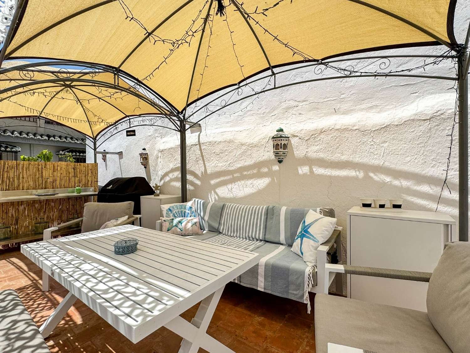 Amplia y luminosa casa en venta en Ítrabo