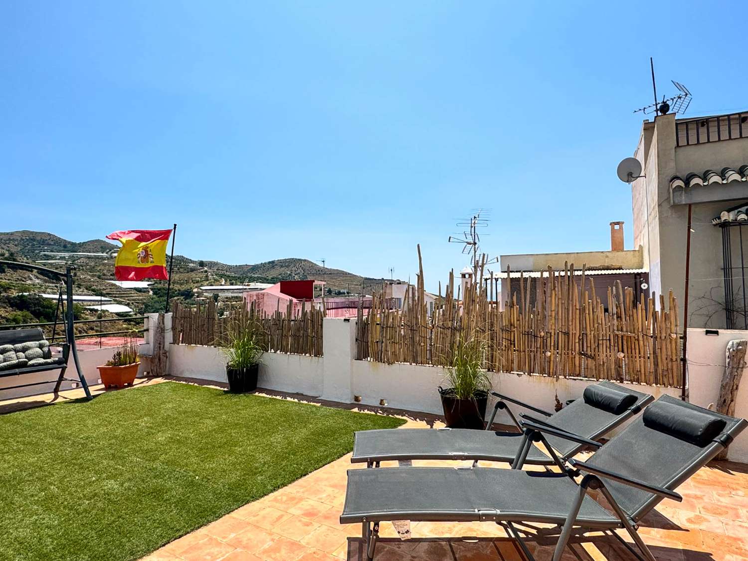 Amplia y luminosa casa en venta en Ítrabo