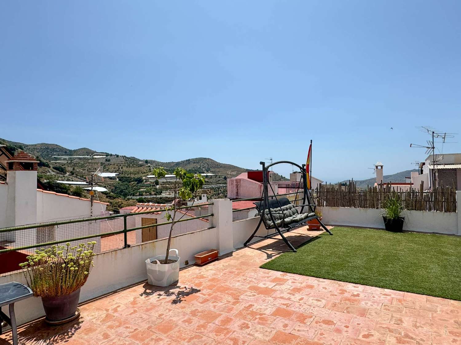 Amplia y luminosa casa en venta en Ítrabo