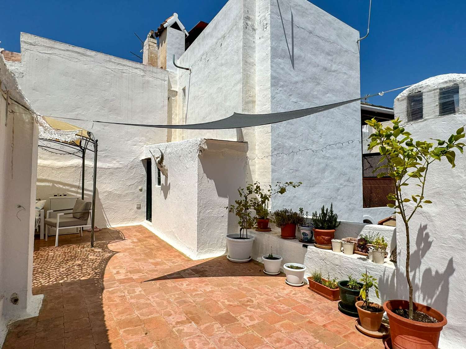 Amplia y luminosa casa en venta en Ítrabo