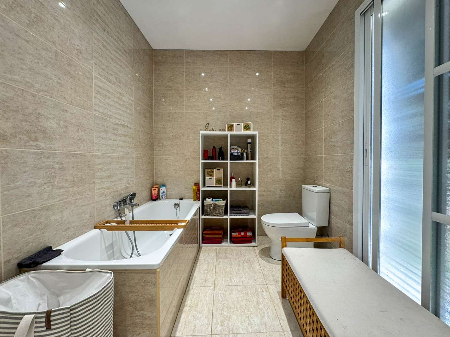 Amplia y luminosa casa en venta en Ítrabo