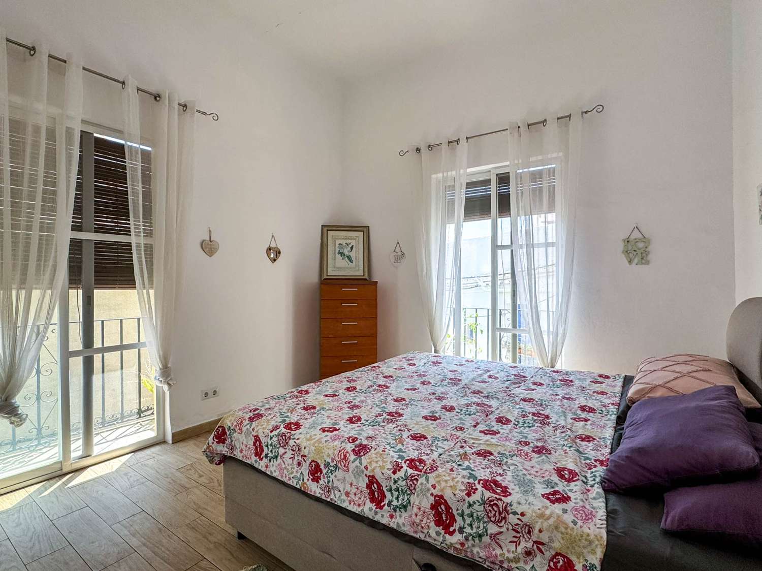 Amplia y luminosa casa en venta en Ítrabo