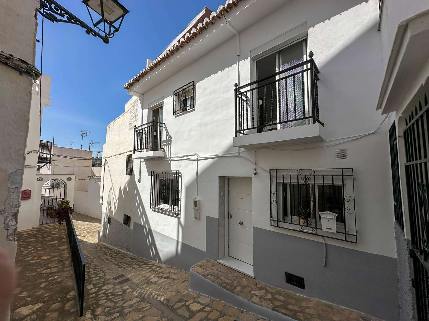 Renovated house for sale in Salobrena