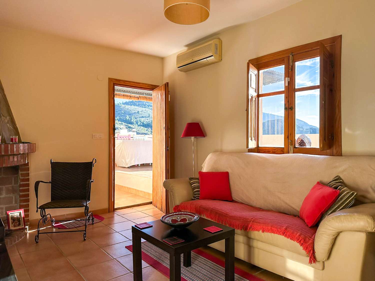 Casa con terraza en venta en Vélez de Benaudalla